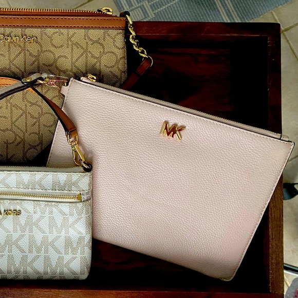 Closet Closing Sunday!! Taking Offers! MICHAEL KORS & CALVIN KLEIN Purses - Picture 2 of 13
